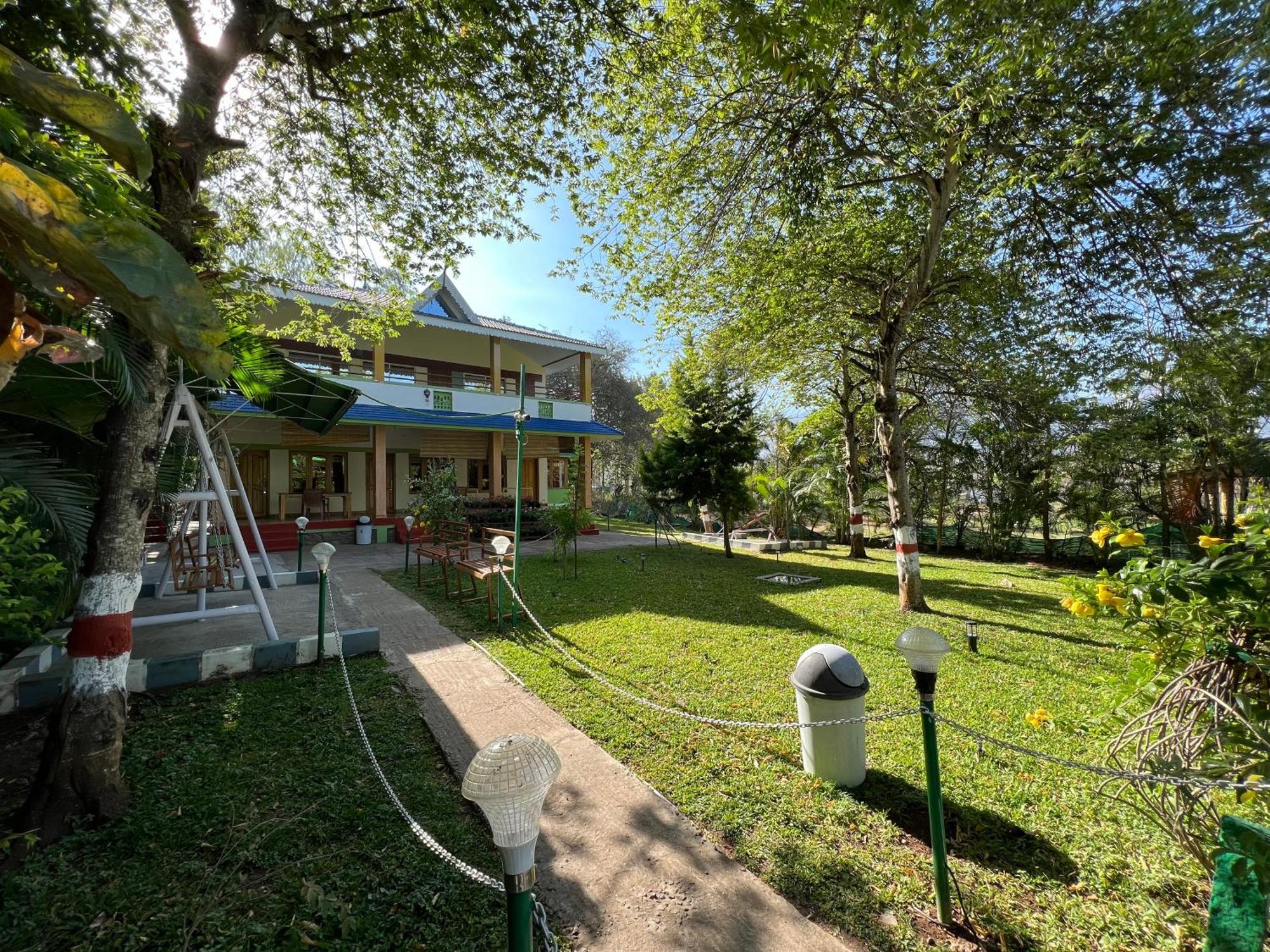The Midway Jungle Resort Masinagudi Exterior foto